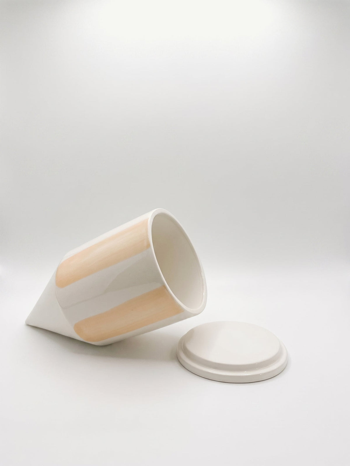 Oya By Charlot en céramique rayée beige, réserve d'eau pour arroser les plantes