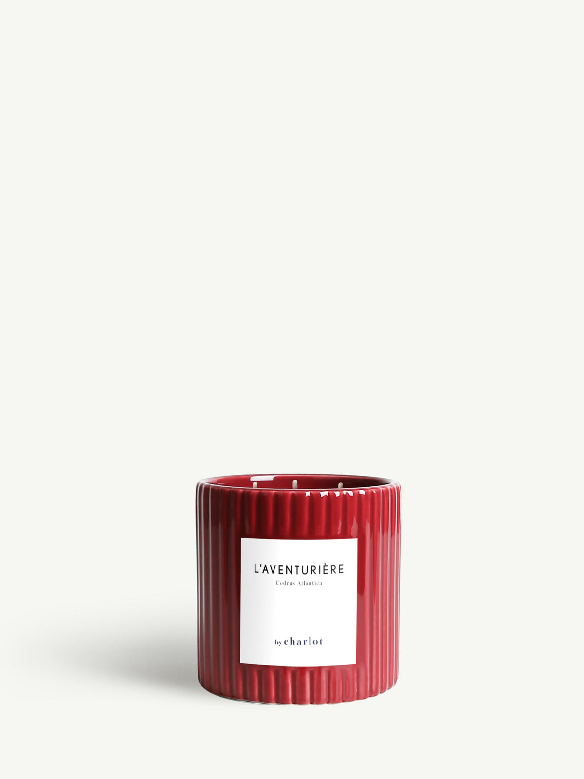 Bougie L'Aventurière grand format, pot cannelé en céramique bordeaux