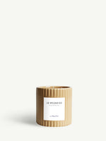 Le Splendide large candle, fluted beige ceramic pot