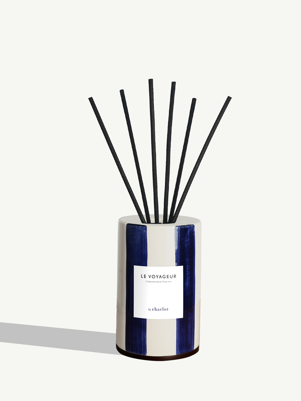 Diffuseur Le Voyageur, cloche en céramique rayée bleu marine et tiges de rotin